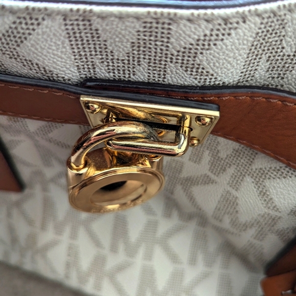 Michael Kors Hamilton handbag - Picture 4 of 8